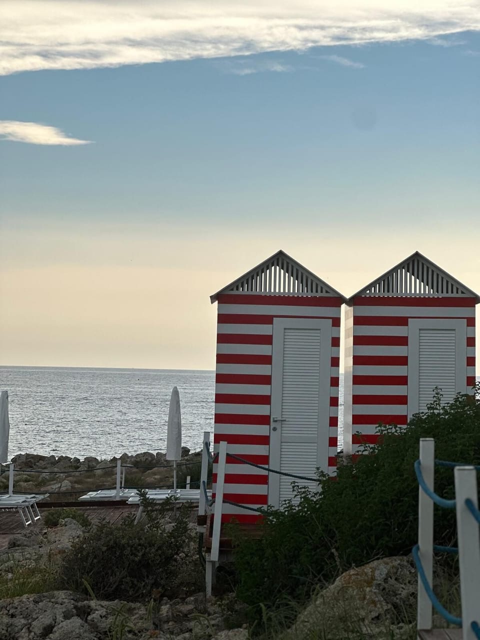 Beach nearby, white sand, beach towels