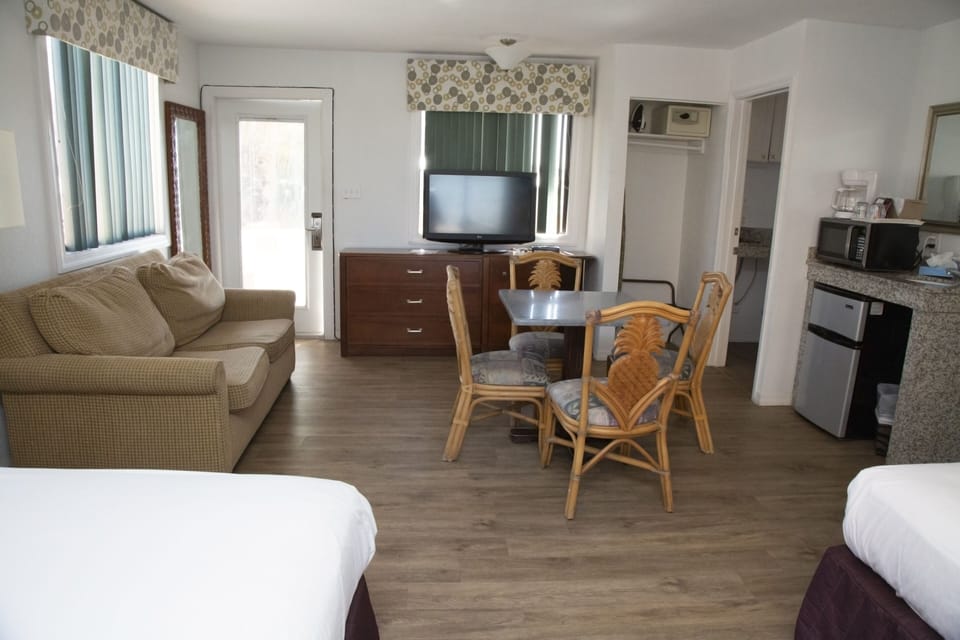 In-room safe, free WiFi, bed sheets