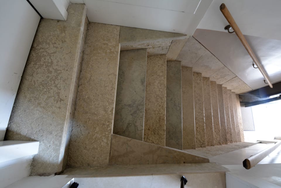Classic Apartment, 2 Bedrooms | Staircase