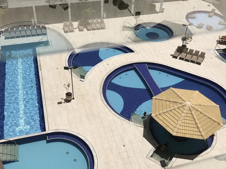 5 outdoor pools