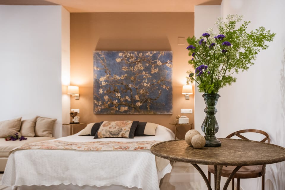 Deluxe Studio, Private Bathroom | Premium bedding, down comforters, memory foam beds