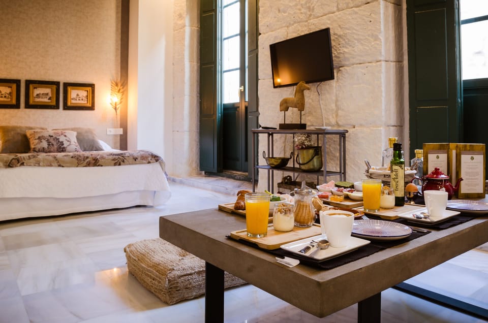 Deluxe Studio, Private Bathroom | Premium bedding, down comforters, memory foam beds