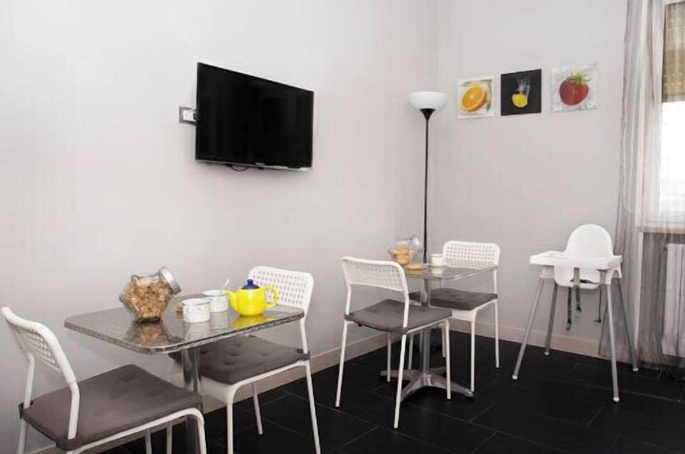 Free daily self-serve breakfast