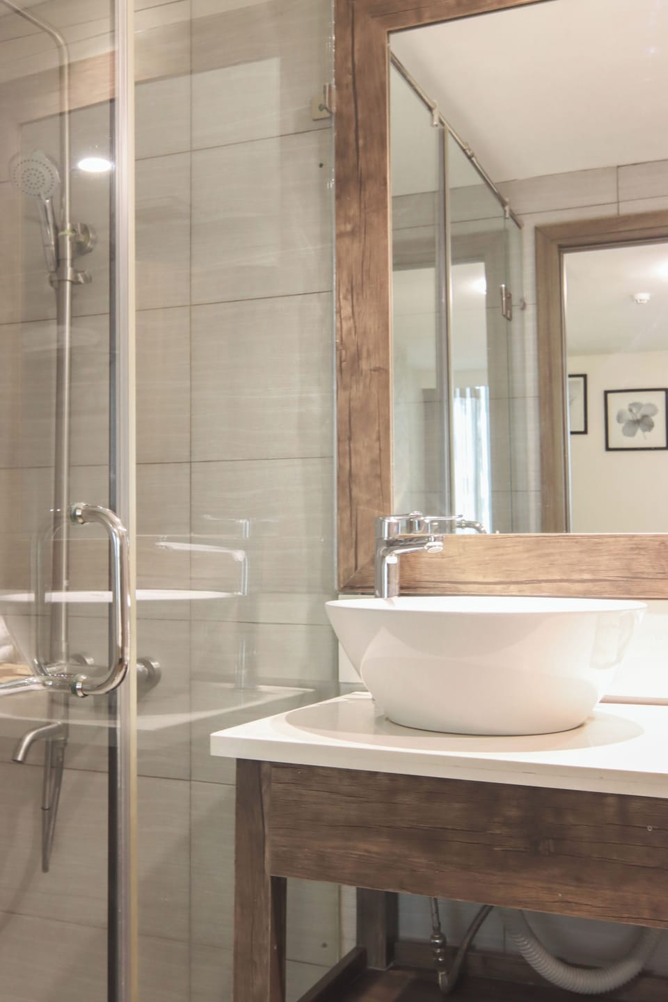Deluxe Twin Room | Bathroom | Free toiletries, hair dryer, bathrobes, slippers
