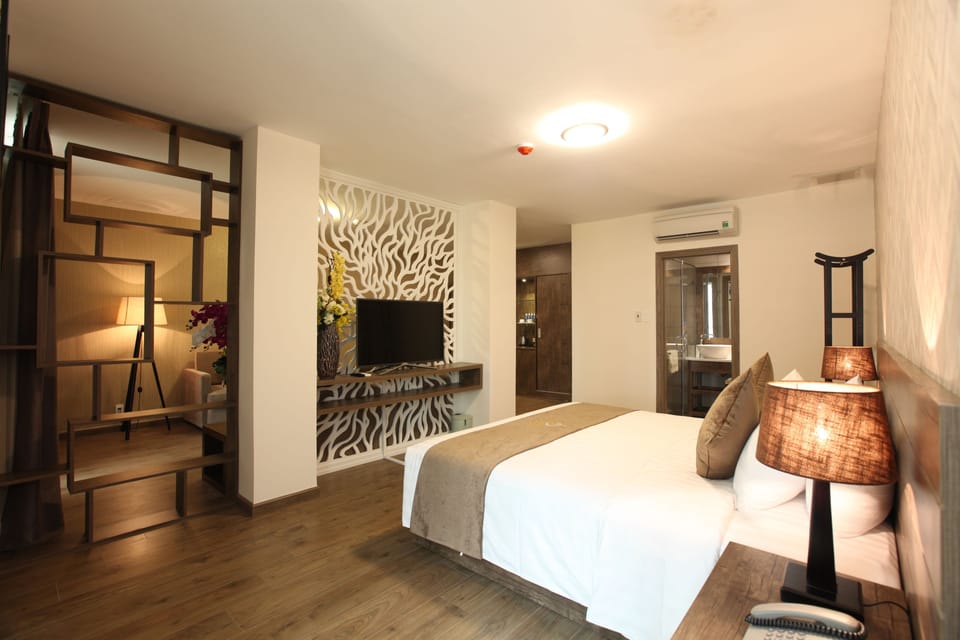 Suite | Minibar, in-room safe, desk, free WiFi