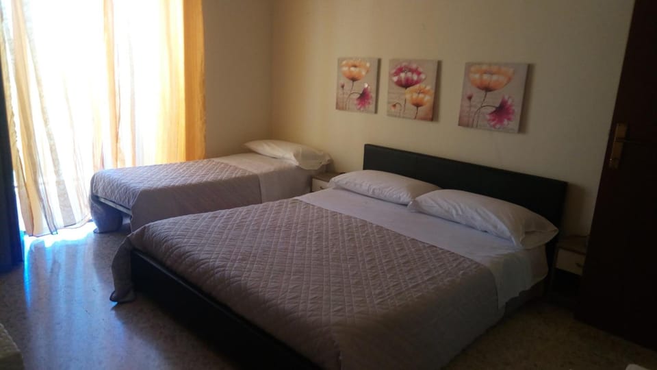 Premium bedding, desk, iron/ironing board, free WiFi