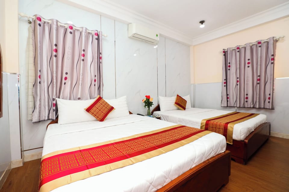 Luxury Room | Premium bedding, minibar, desk, laptop workspace