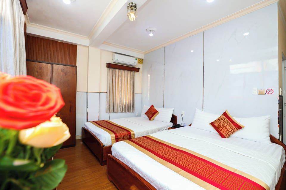 Family Room | Premium bedding, minibar, desk, laptop workspace