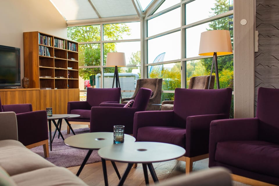 Lobby lounge