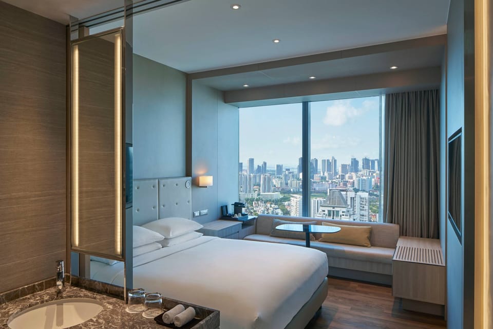 Premier Room, 1 King Bed | Down comforters, pillowtop beds, in-room safe, desk