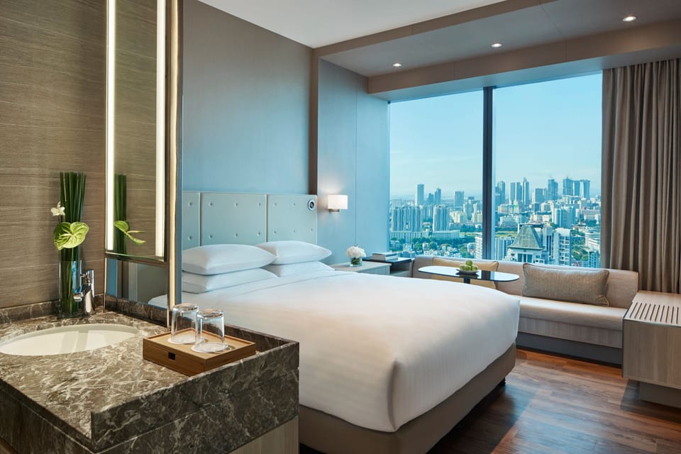 Premier Room, 1 King Bed | Down comforters, pillowtop beds, in-room safe, desk