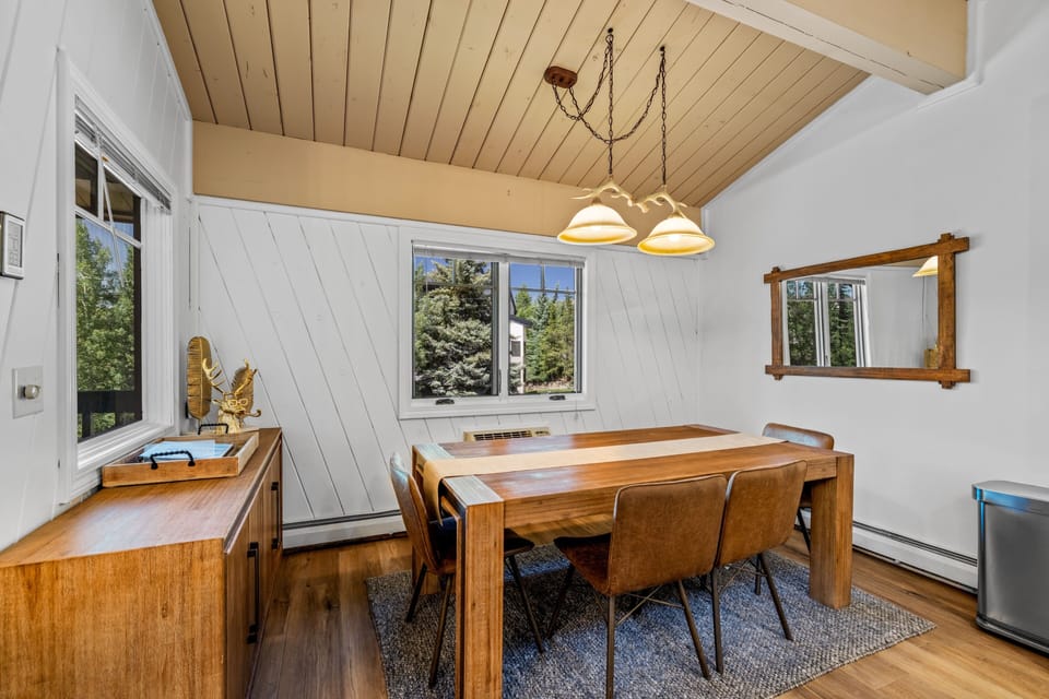 Townhome, 4 Bedrooms | Dining