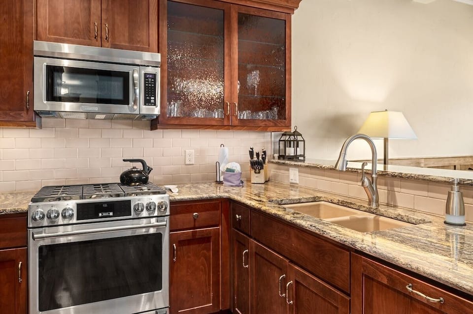 Condo, 1 Bedroom | Private kitchen | Coffee/tea maker, full-size fridge, microwave, oven