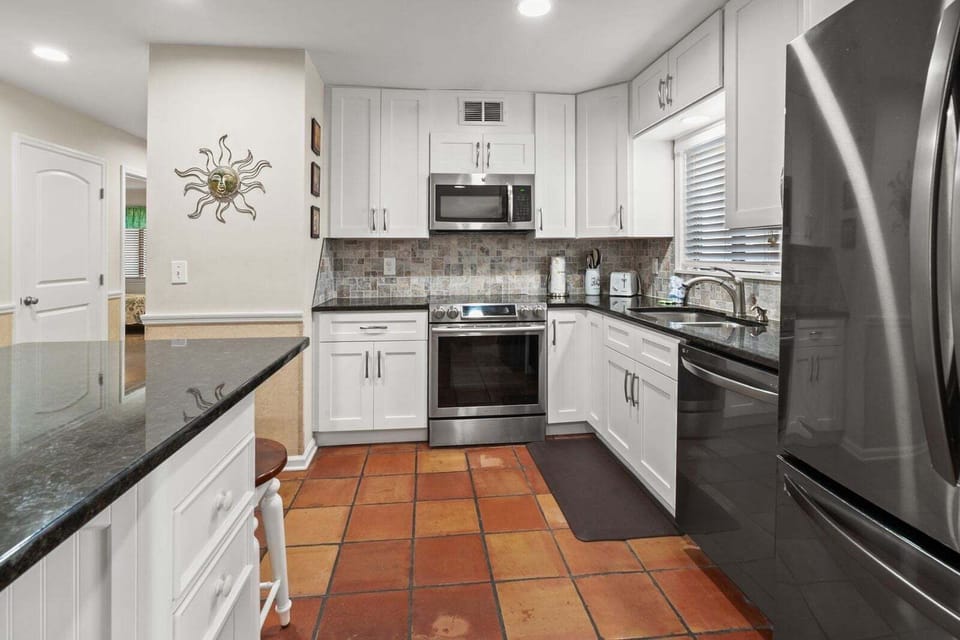 Condo, 3 Bedrooms | Private kitchen | Coffee/tea maker, fridge, microwave, oven