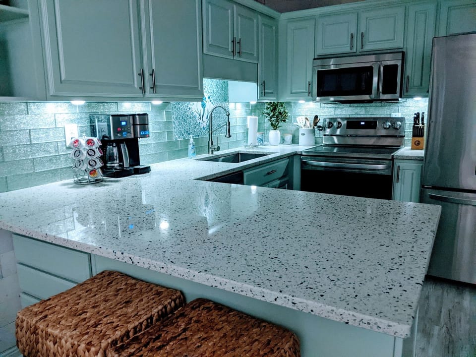 Condo, 3 Bedrooms | Private kitchen | Fridge, microwave, oven, dishwasher