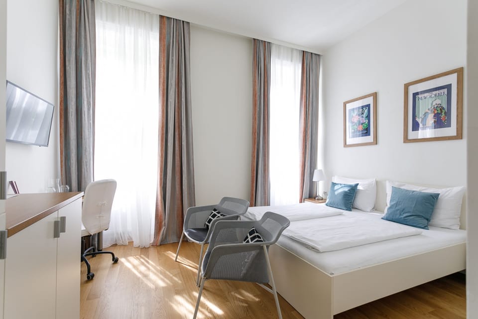 Double Room | Hypo-allergenic bedding, in-room safe, desk, blackout drapes