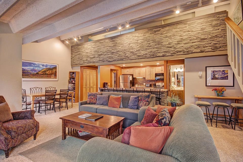 Condo, 2 Bedrooms | Interior