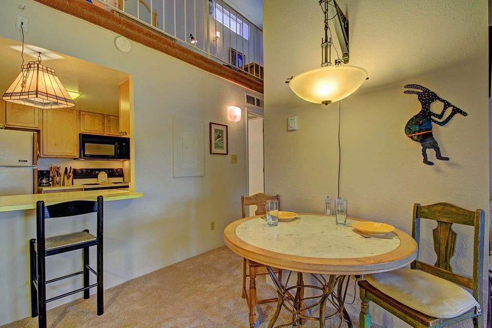 Condo, 2 Bedrooms | Dining