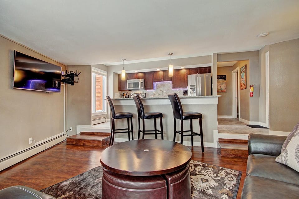 Condo, 2 Bedrooms | Interior