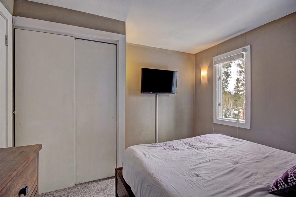 Condo, 2 Bedrooms | 2 bedrooms, laptop workspace, iron/ironing board, free WiFi