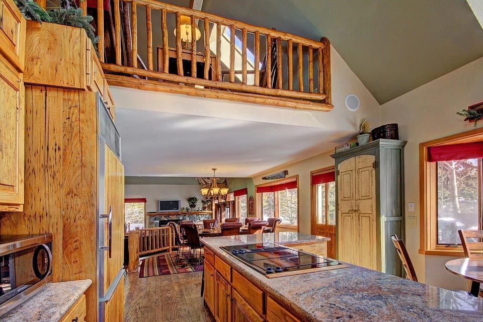 House, Multiple Bedrooms | Private kitchen | Full-size fridge, microwave, oven, stovetop