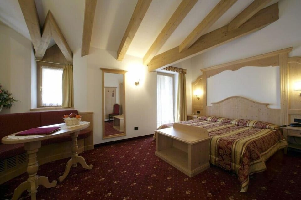 In-room safe, desk, soundproofing, WiFi (free)