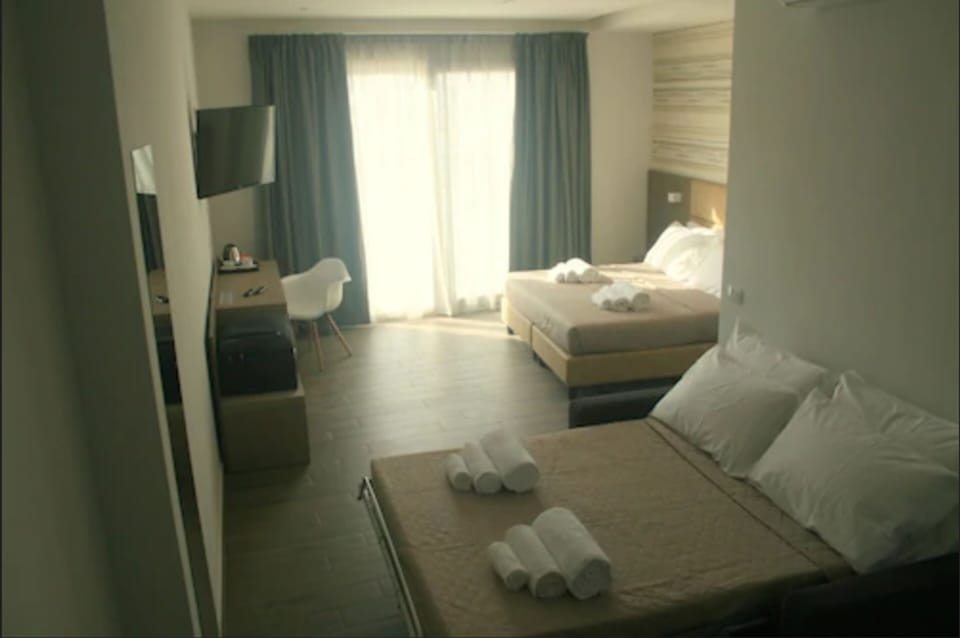 Deluxe Double or Twin Room | Premium bedding, minibar, in-room safe, desk