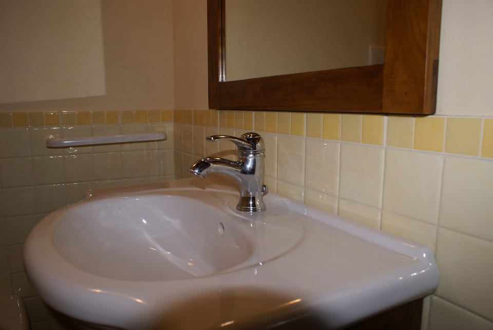 Apartment, 2 Bedrooms, Kitchenette | Bathroom sink