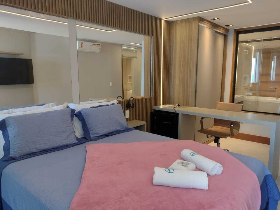 Deluxe Room | Desk, laptop workspace, blackout drapes