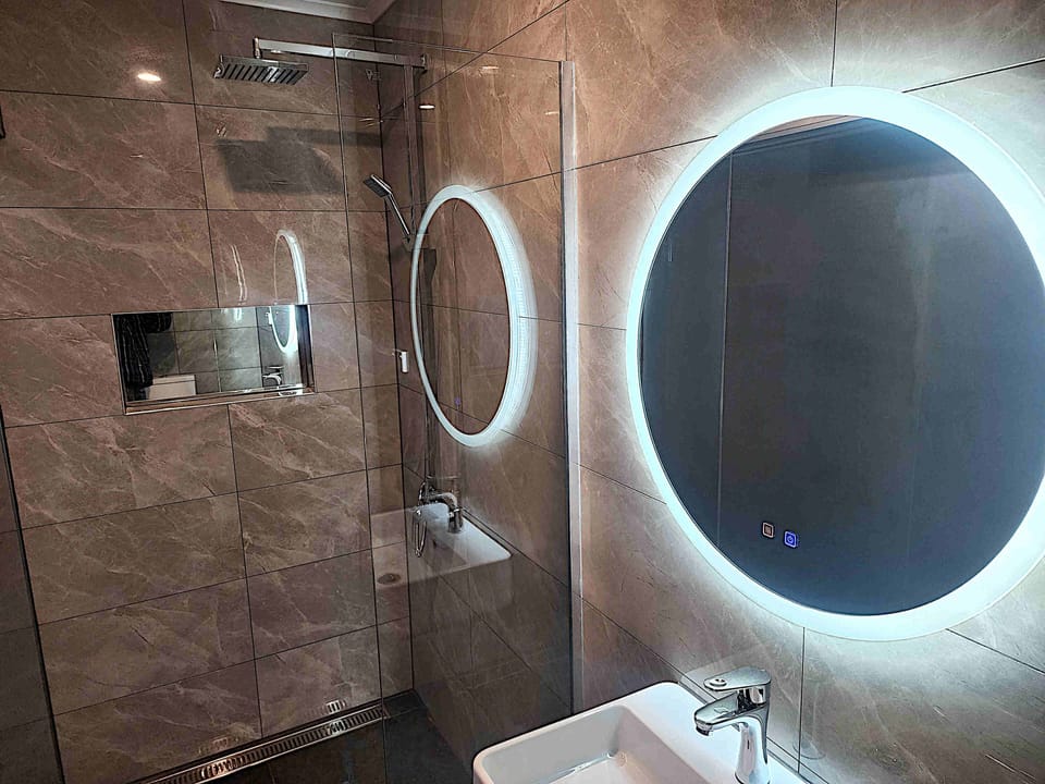 Ensuite Room | Bathroom | Towels
