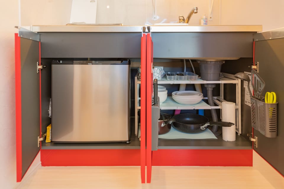 Family Apartment | Private kitchen | Fridge, microwave, electric kettle, cookware/dishes/utensils