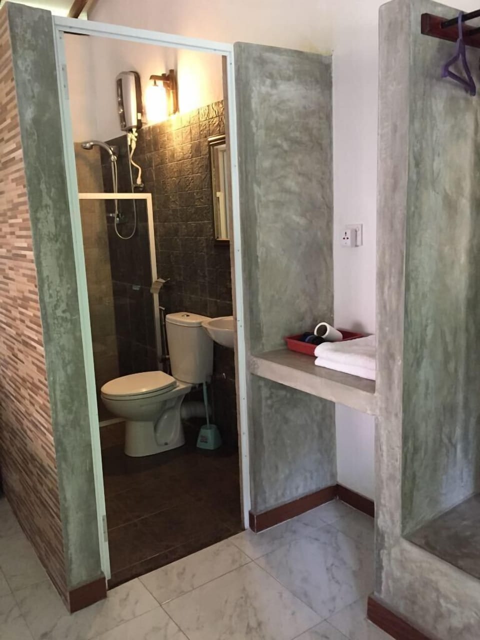Deluxe Cottage, Garden View | Bathroom | Shower, free toiletries