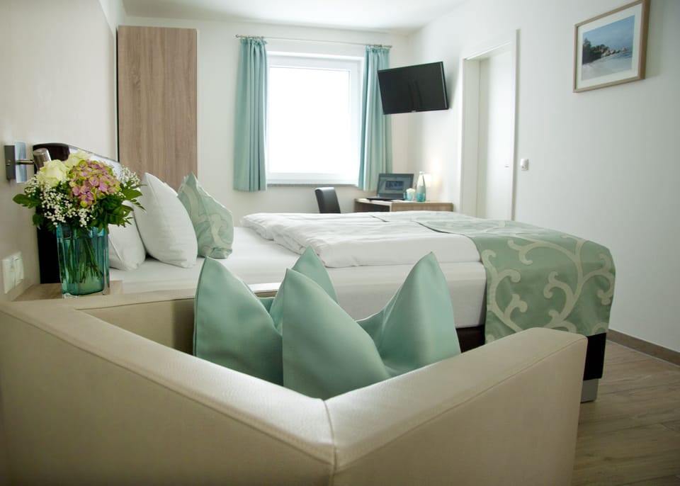 Double Room | Desk, blackout drapes, soundproofing, iron/ironing board
