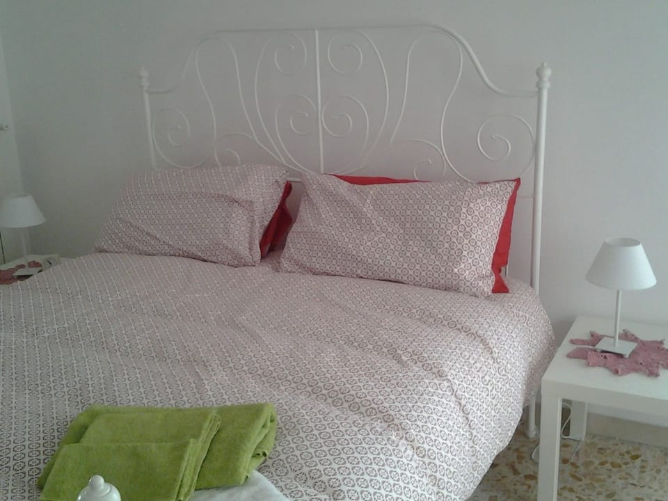 Deluxe Room, 1 Queen Bed, Balcony, City View | Desk, blackout drapes, iron/ironing board, free WiFi