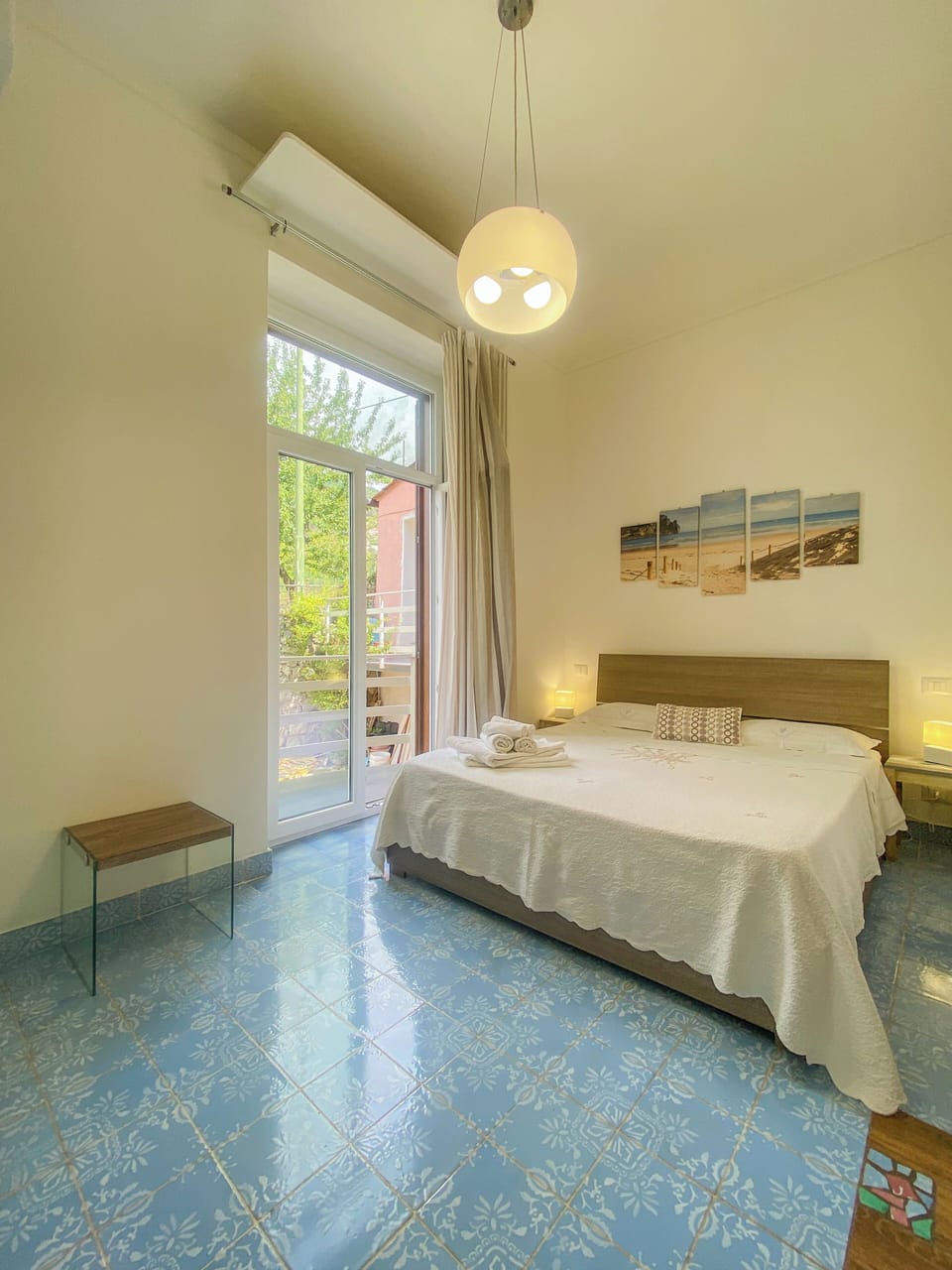 Desk, free cribs/infant beds, free WiFi, bed sheets
