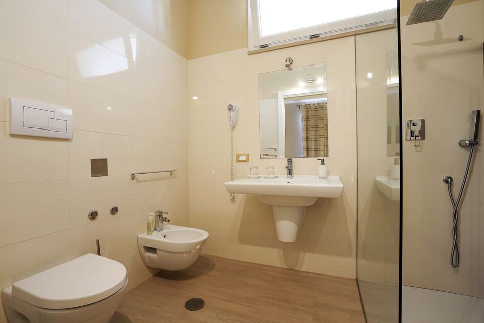 Shower, rainfall showerhead, free toiletries, hair dryer
