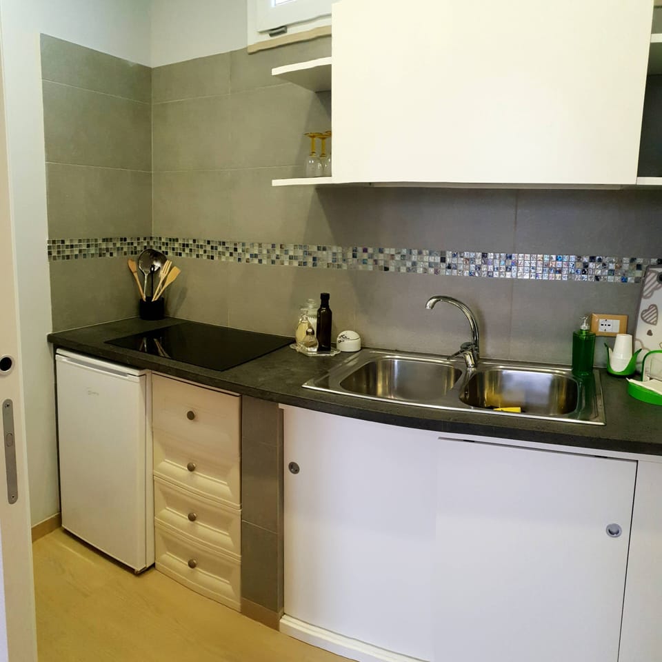 Fridge, microwave (on request)