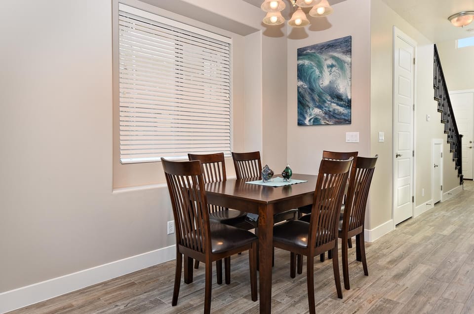 House, Multiple Beds, Pool View (Townhouse at Canyon Tree) | Dining