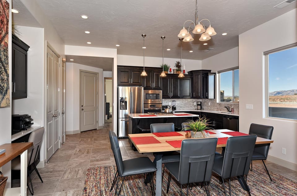 House, Multiple Beds, Mountain View (Red Rock Retreat) | Private kitchen | Full-size fridge, microwave, oven, stovetop
