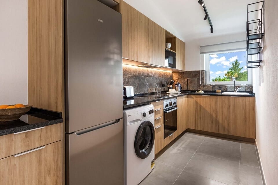 Premium Apartment, 1 Bedroom | Private kitchen | Fridge, microwave, oven, stovetop