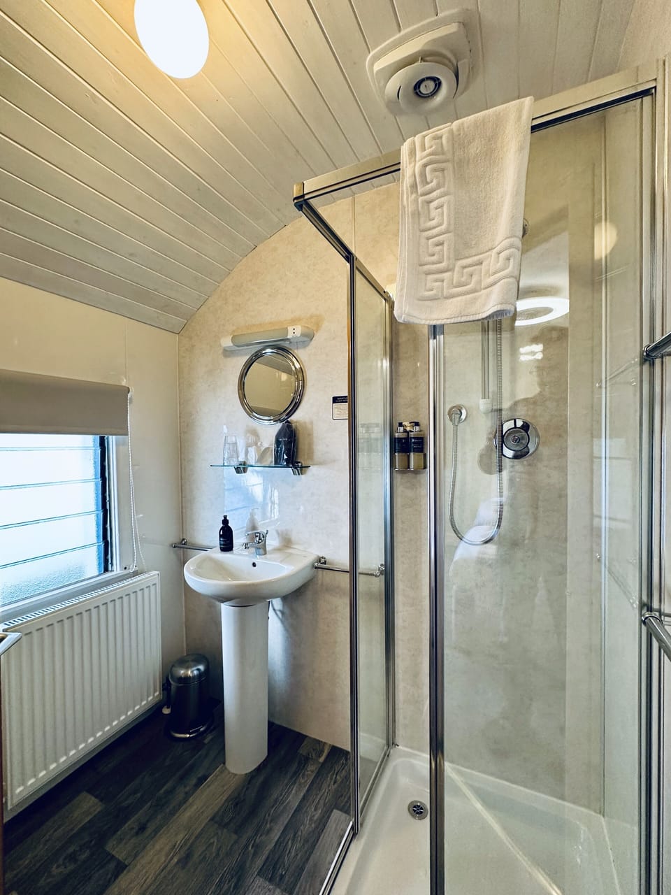 Twin Room, Ensuite (Room 5, 1st Floor) | Hypo-allergenic bedding, blackout drapes, bed sheets