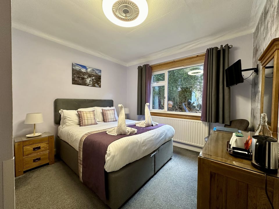 Double Room, Ensuite, Ground Floor (Room 1) | Hypo-allergenic bedding, blackout drapes, bed sheets