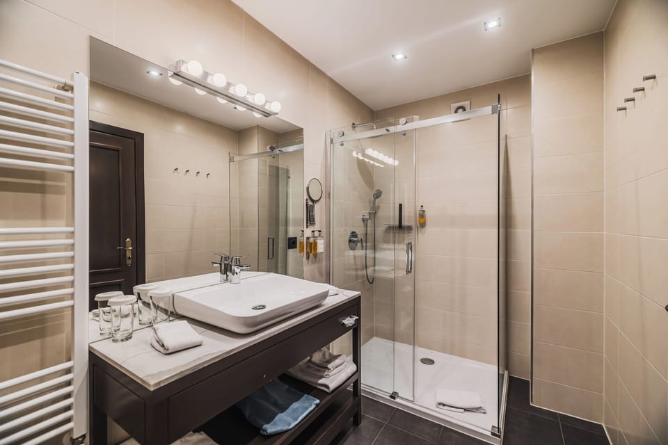 Superior Double Room, Balcony | Minibar, in-room safe, desk, blackout drapes