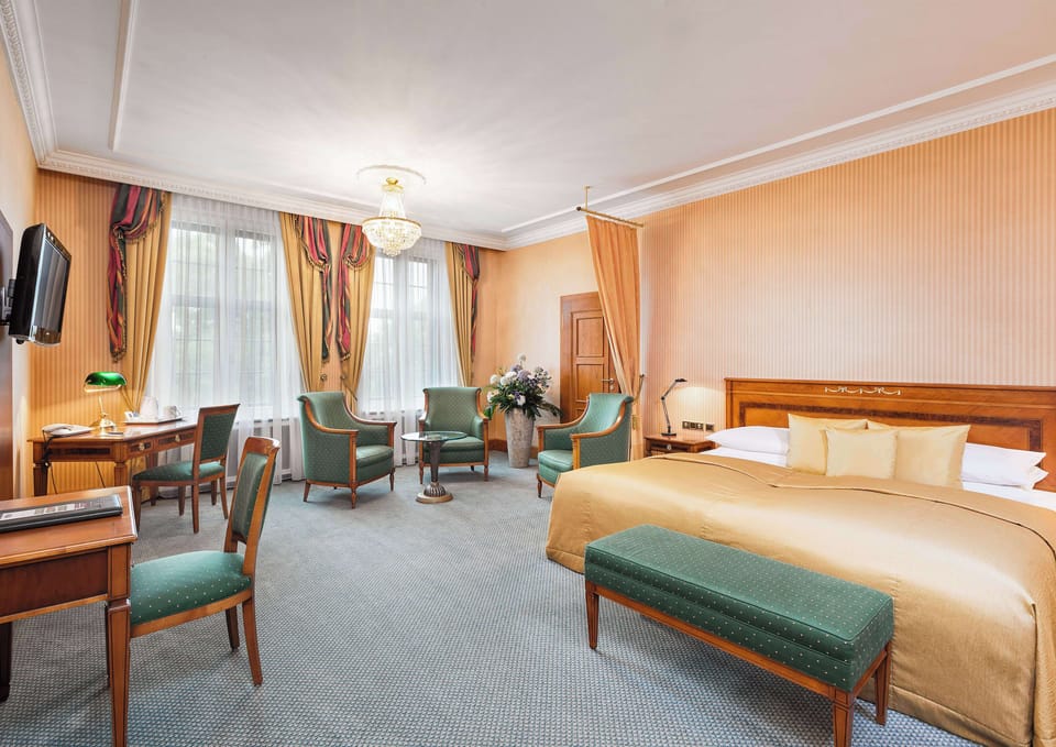 Junior Suite, 1 Double Bed | 1 bedroom, hypo-allergenic bedding, in-room safe, desk