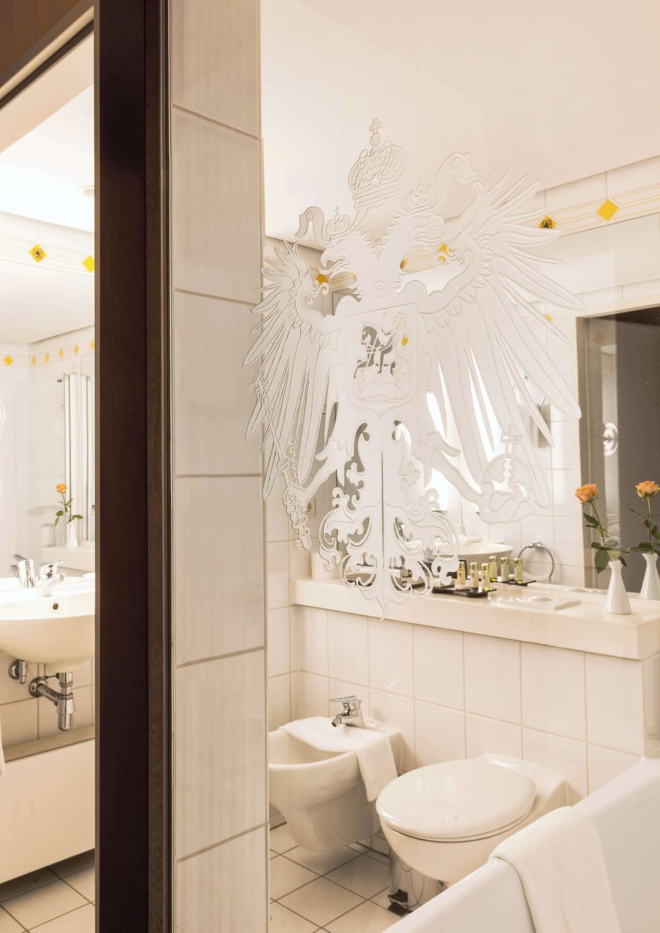 Combined shower/tub, deep soaking tub, free toiletries, hair dryer