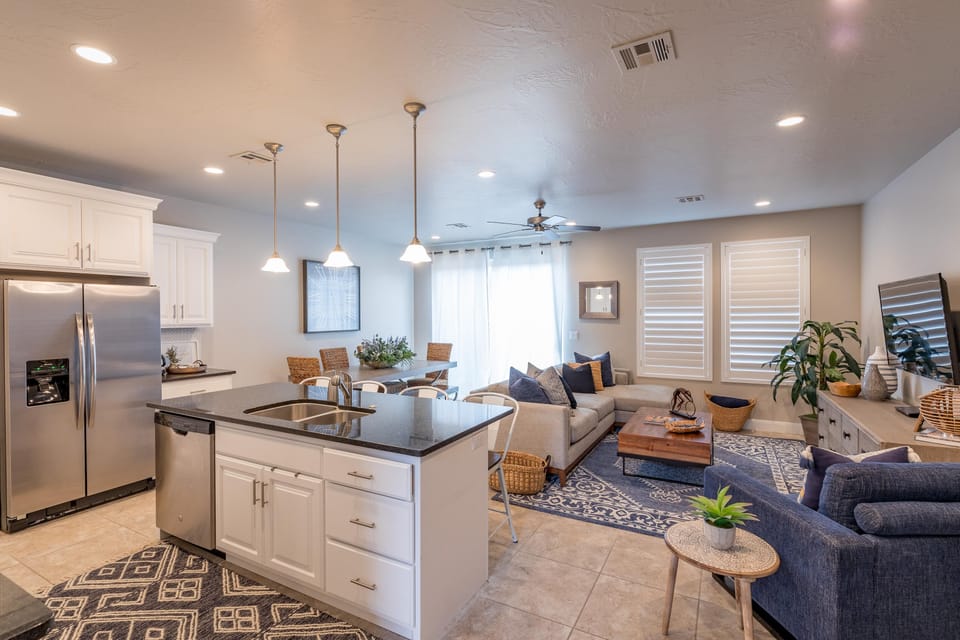House, Multiple Beds, Pool View (Sunrise On The 9th) | Interior