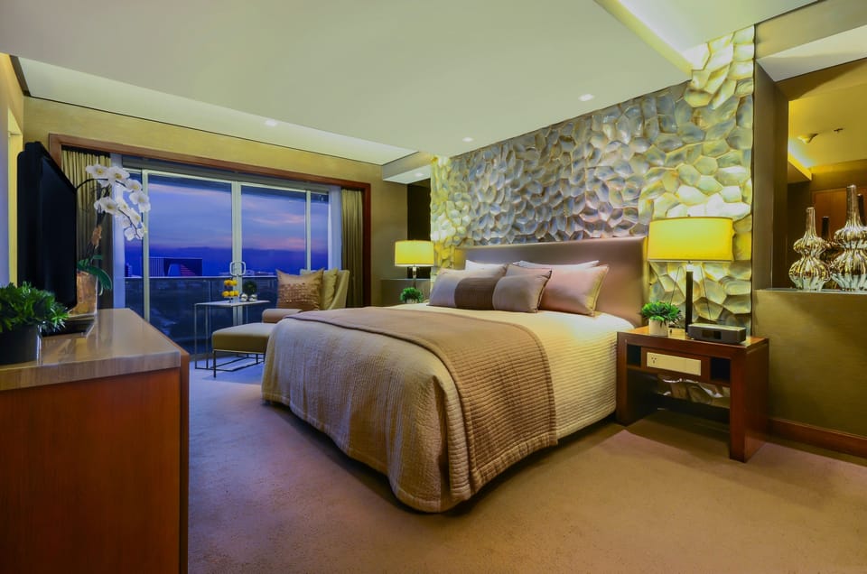 Premium bedding, minibar, in-room safe, desk