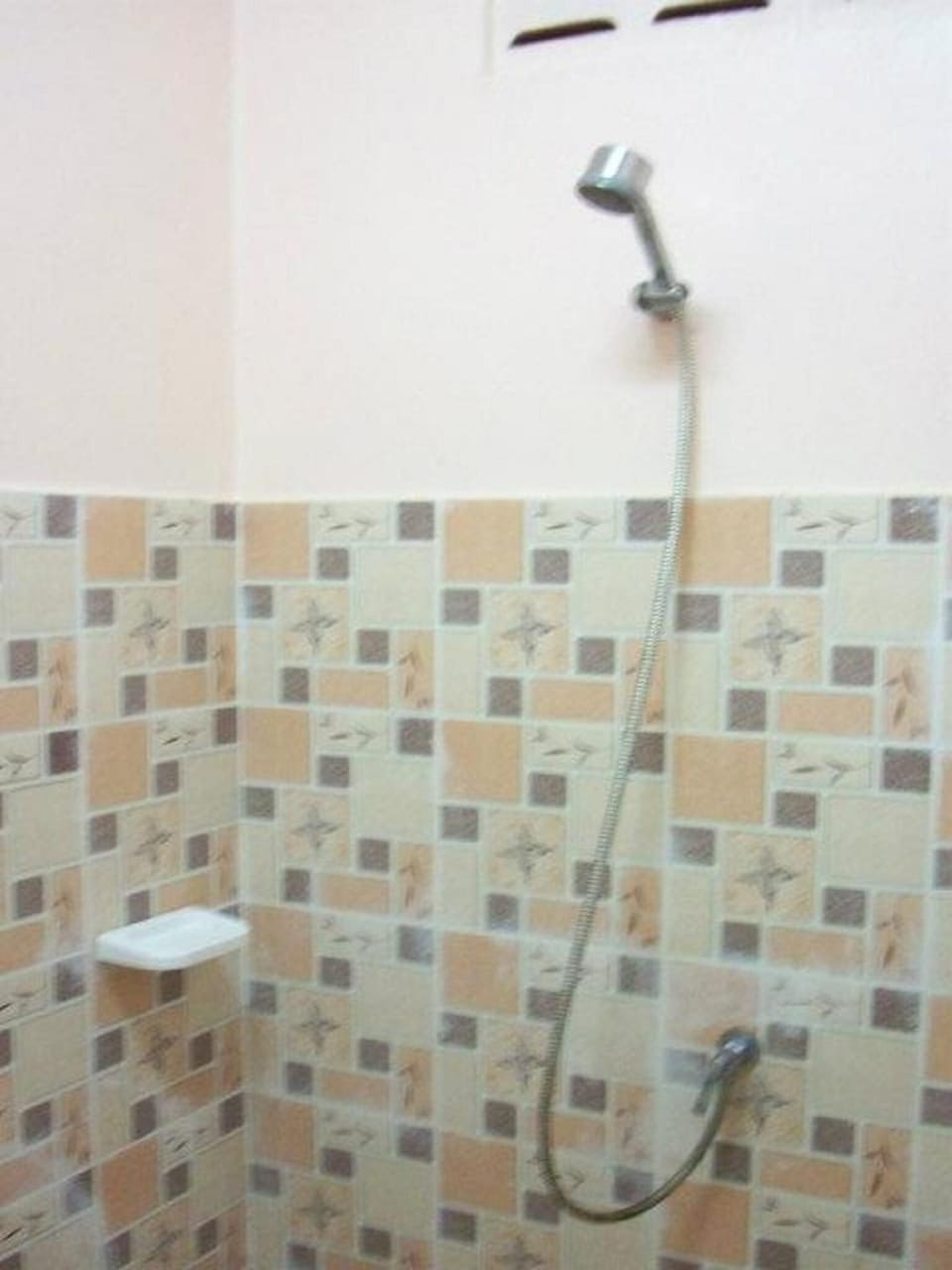 Shower, free toiletries, towels