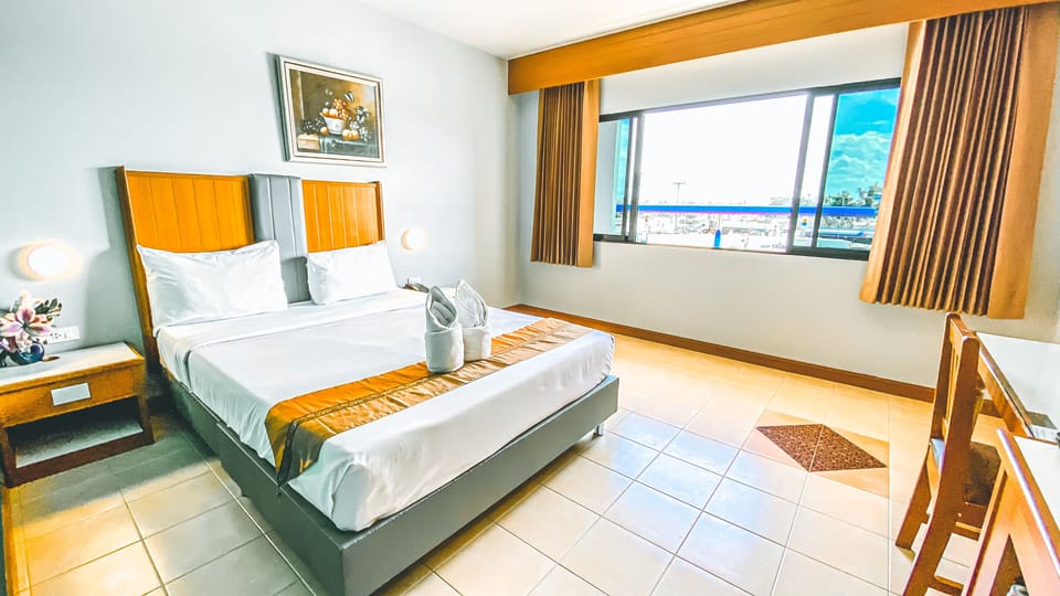Standard Double Room, 1 Bedroom, Non Smoking | Desk, laptop workspace, blackout drapes, soundproofing