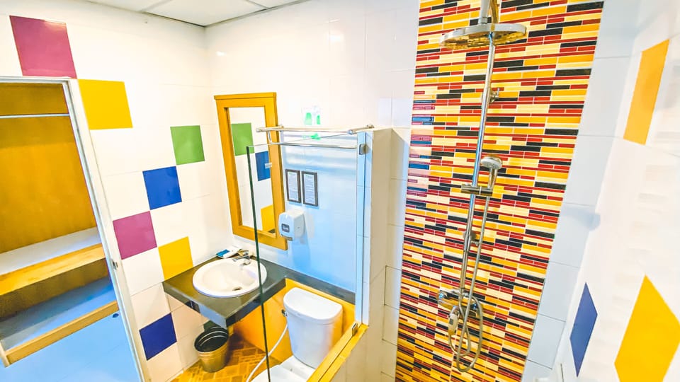 Economy Twin Room, 1 Bedroom | Bathroom | Shower, free toiletries, slippers, towels